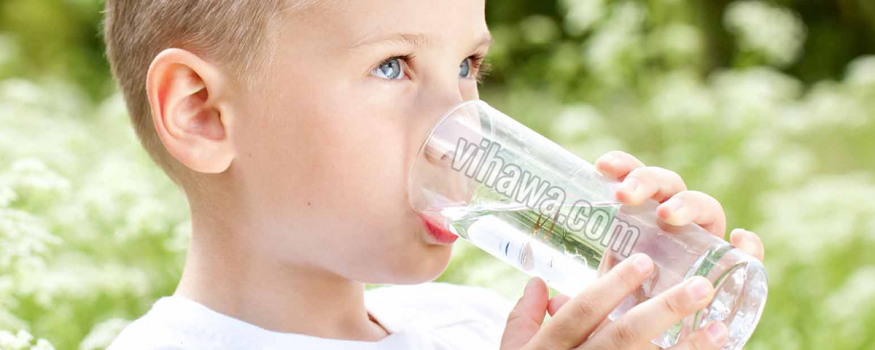 Trẻ uống bao nhiêu nước theo lứa tuổi