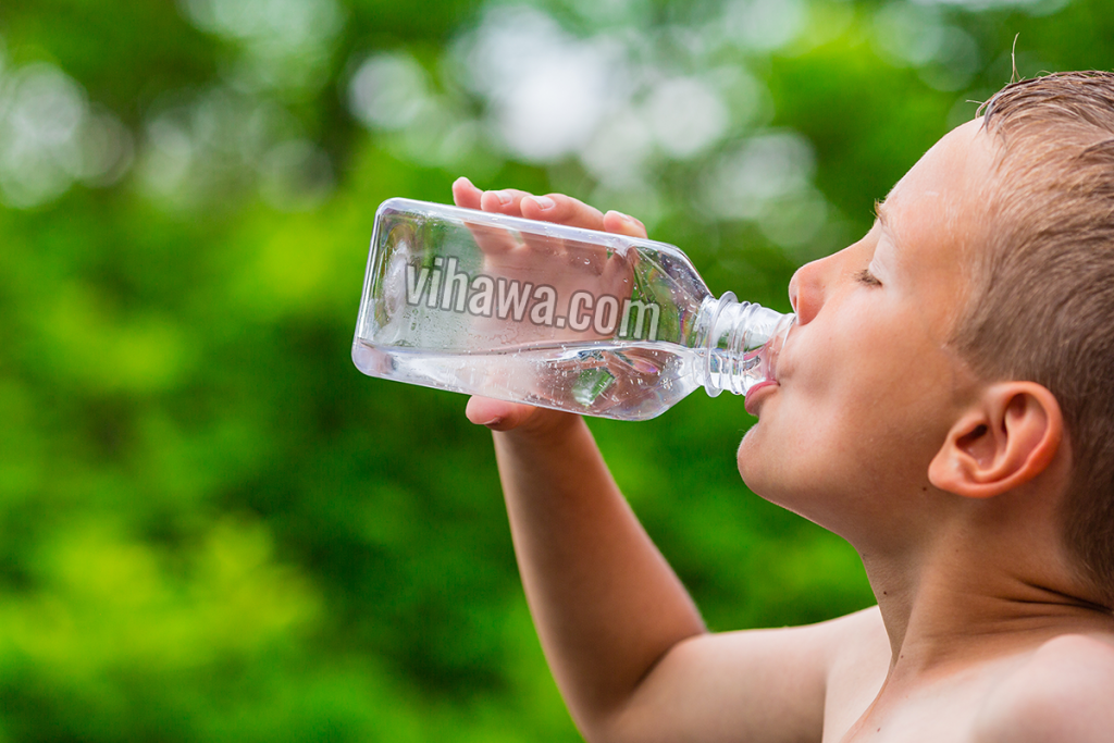 Nhớ cho trẻ uống nước