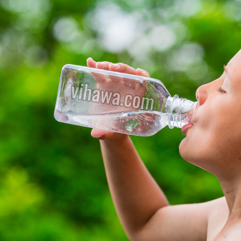 Nhớ cho trẻ uống nước